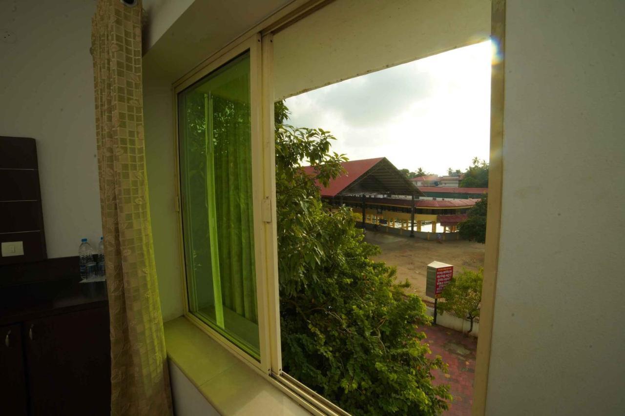 The Vyshakh Hotel Guruvayur Luaran gambar
